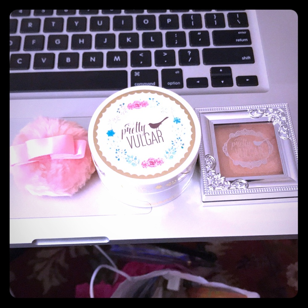 Pretty  vulgar setting powder and highlighter